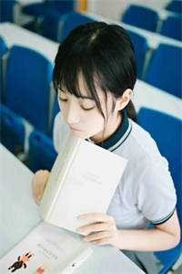 海风吻过不眠灯塔篇章