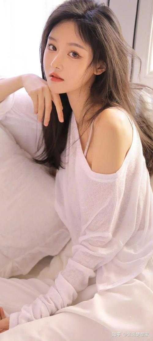 毕业旅行班花提出投喂野生棕熊，全班成了小点心的小说